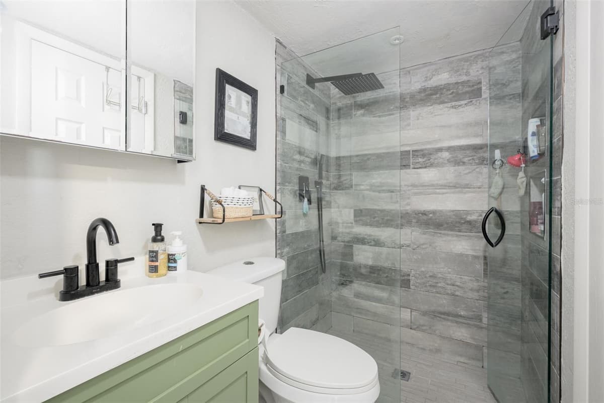 21 OAKWOOD PARK — photo 18 of 24