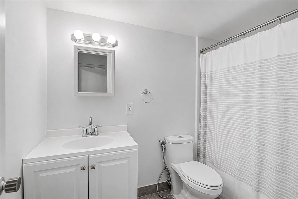 5055 7TH STREET — photo 12 of 17