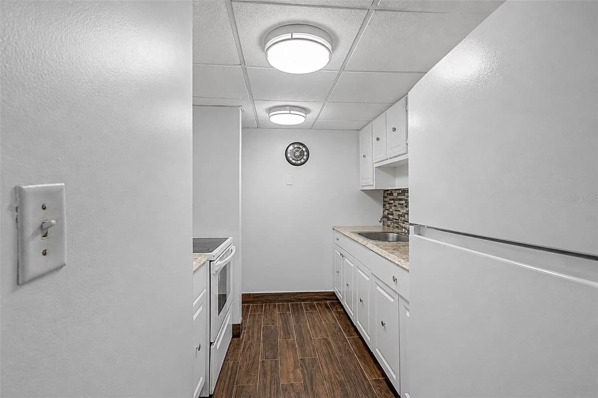 5055 7TH STREET — photo 10 of 17