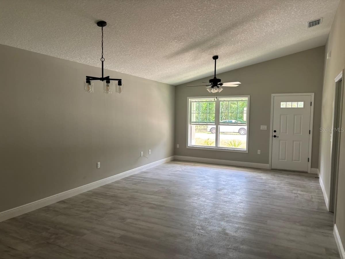 9449 CORTLANDT DRIVE — photo 8 of 31