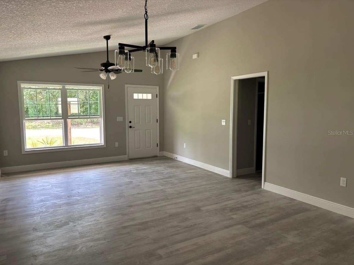 9449 CORTLANDT DRIVE — photo 9 of 31