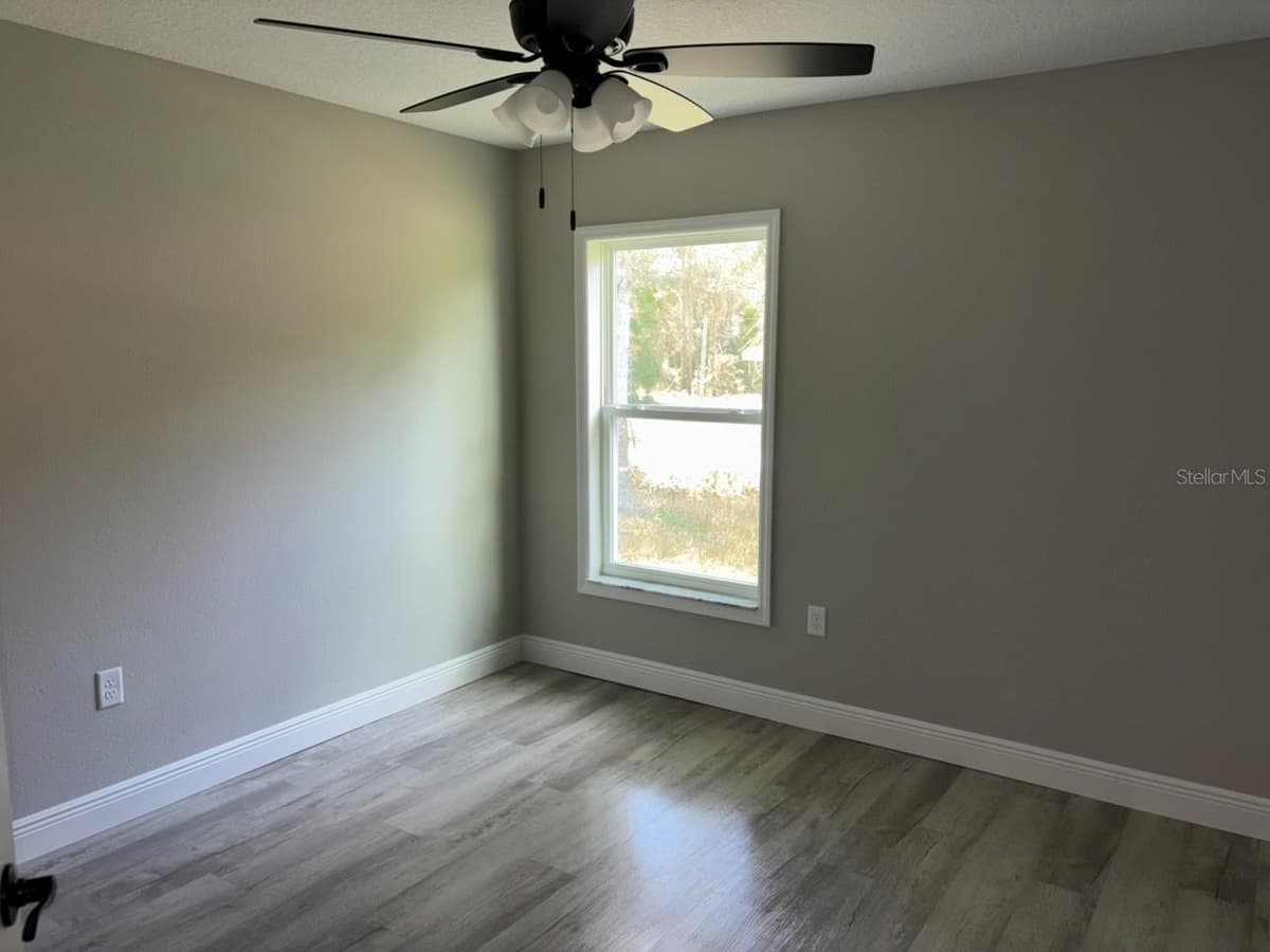 9449 CORTLANDT DRIVE — photo 16 of 31