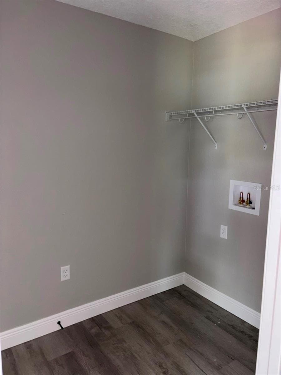 9449 CORTLANDT DRIVE — photo 12 of 31