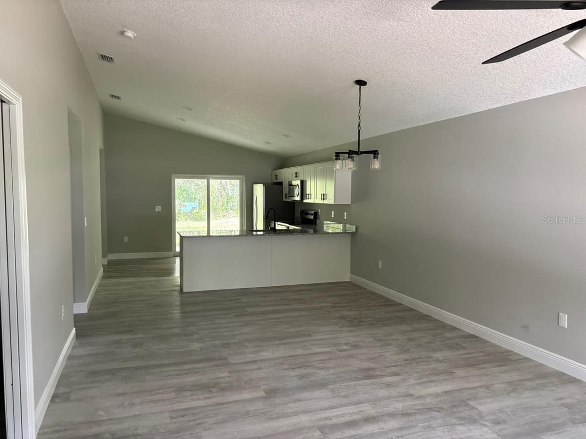9449 CORTLANDT DRIVE — photo 10 of 31
