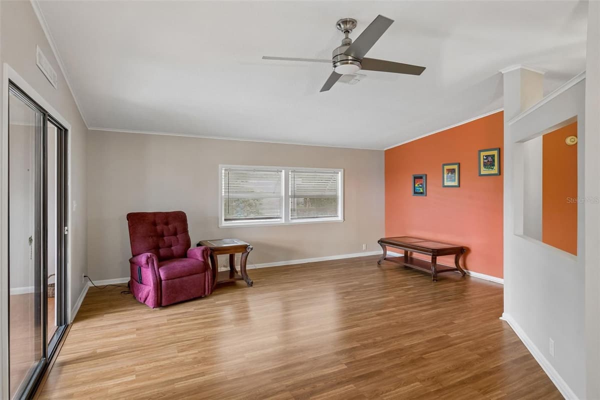 25047 BELLEVUE — photo 7 of 20