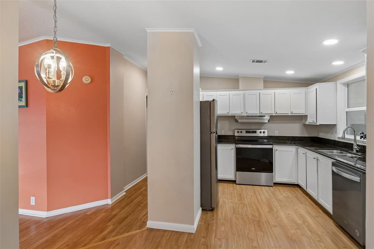 25047 BELLEVUE — photo 12 of 20