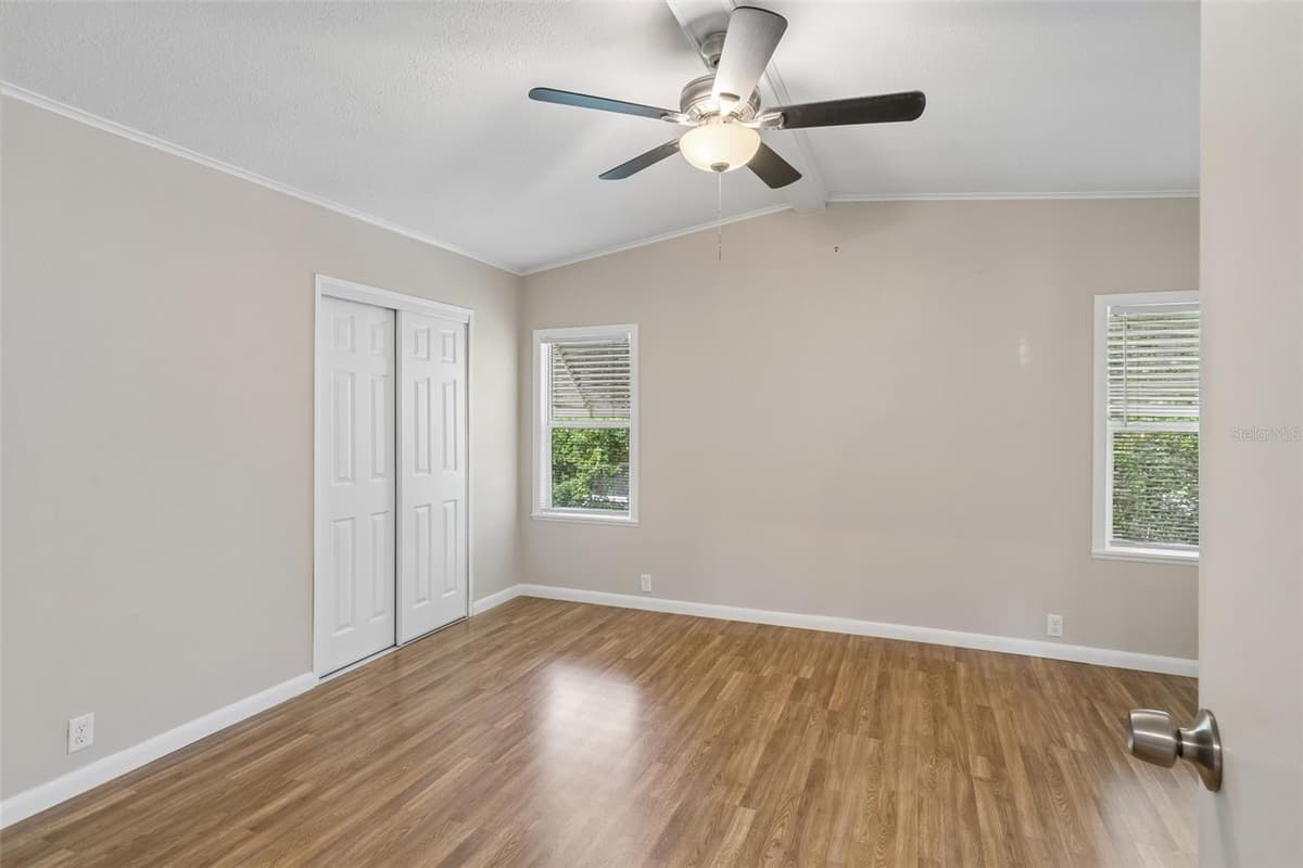 25047 BELLEVUE — photo 15 of 20