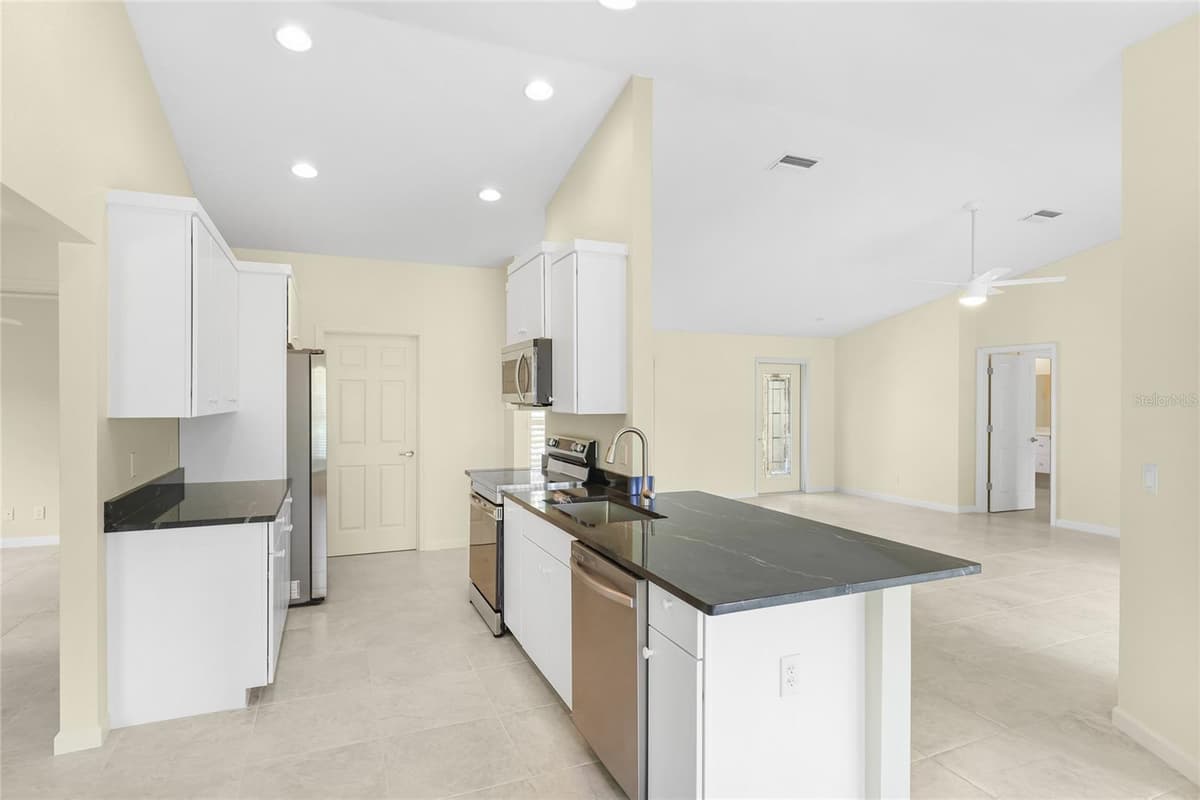 2451 ALTOONA AVENUE — photo 13 of 36