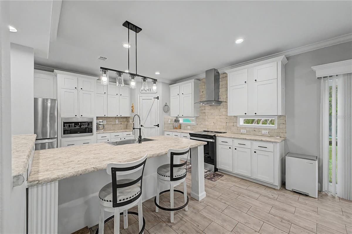 11293 CLEEVER STREET — photo 3 of 72