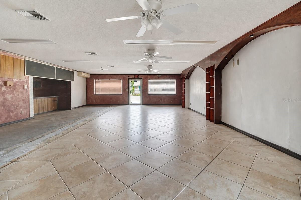 124 APOPKA AVENUE — photo 13 of 42