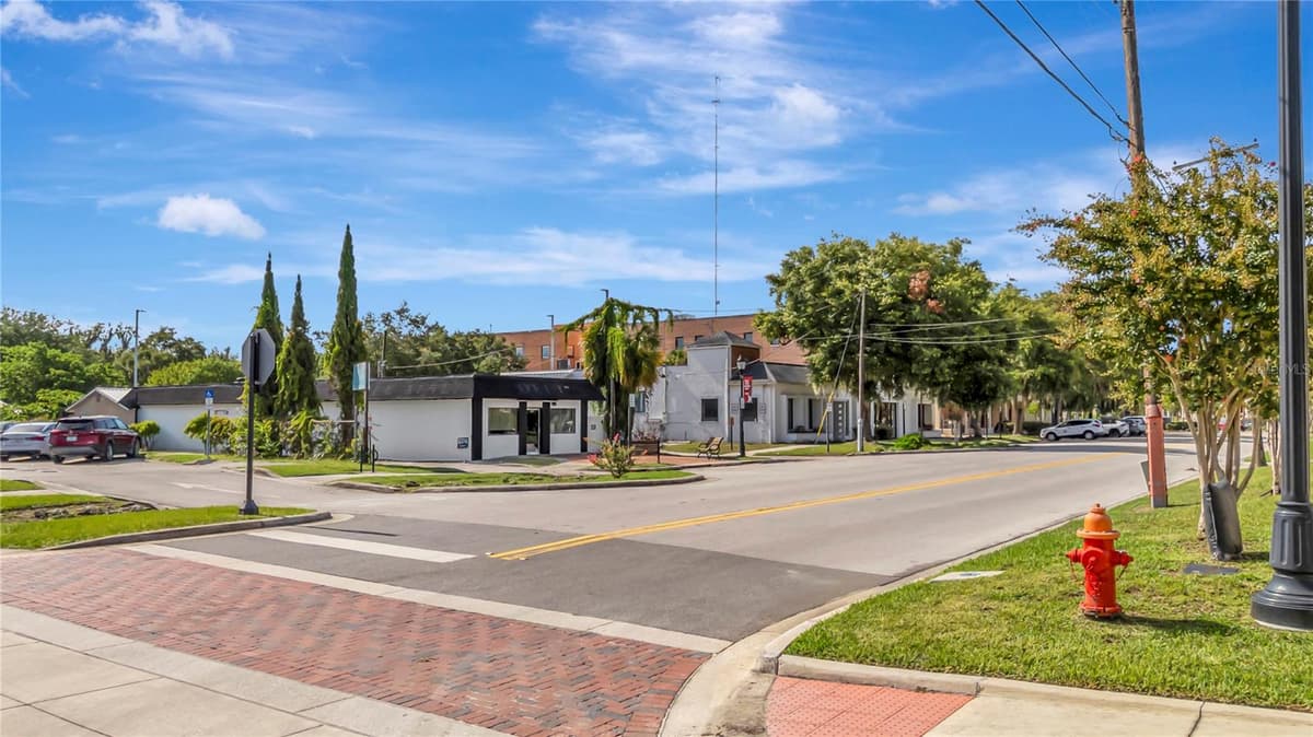 124 APOPKA AVENUE — photo 10 of 42