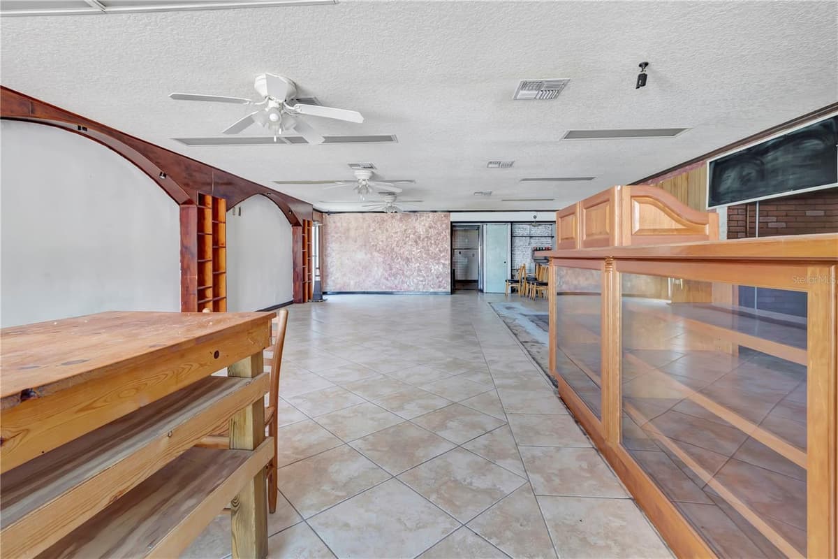 124 APOPKA AVENUE — photo 14 of 42