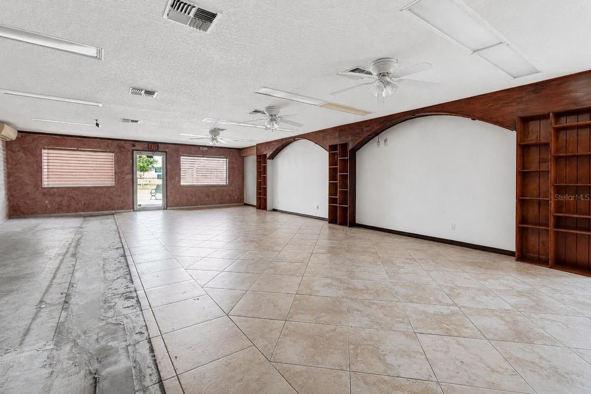 124 APOPKA AVENUE — photo 19 of 42