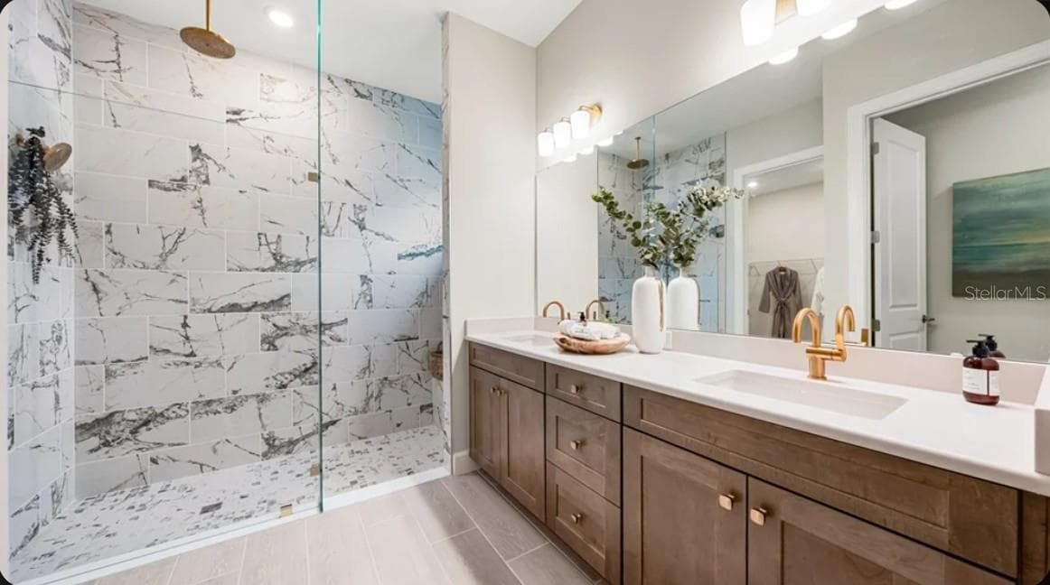 7652 MOONBEAM AVENUE — photo 4 of 41