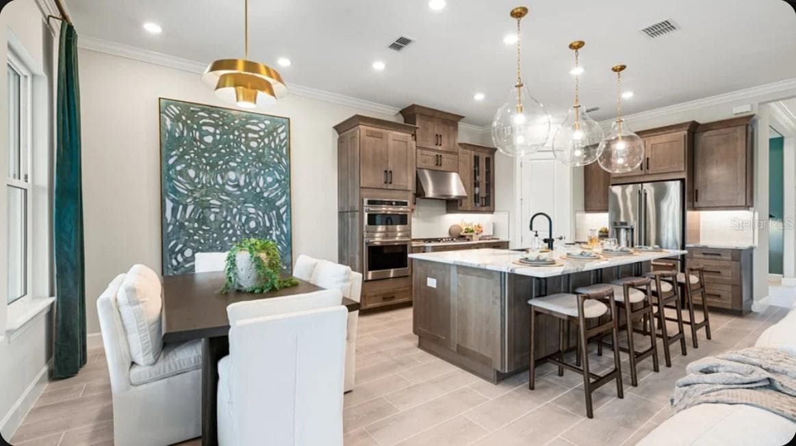 7652 MOONBEAM AVENUE — photo 8 of 41