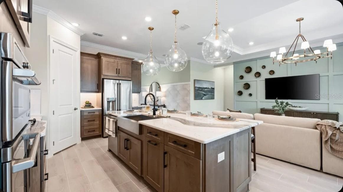7652 MOONBEAM AVENUE — photo 9 of 41