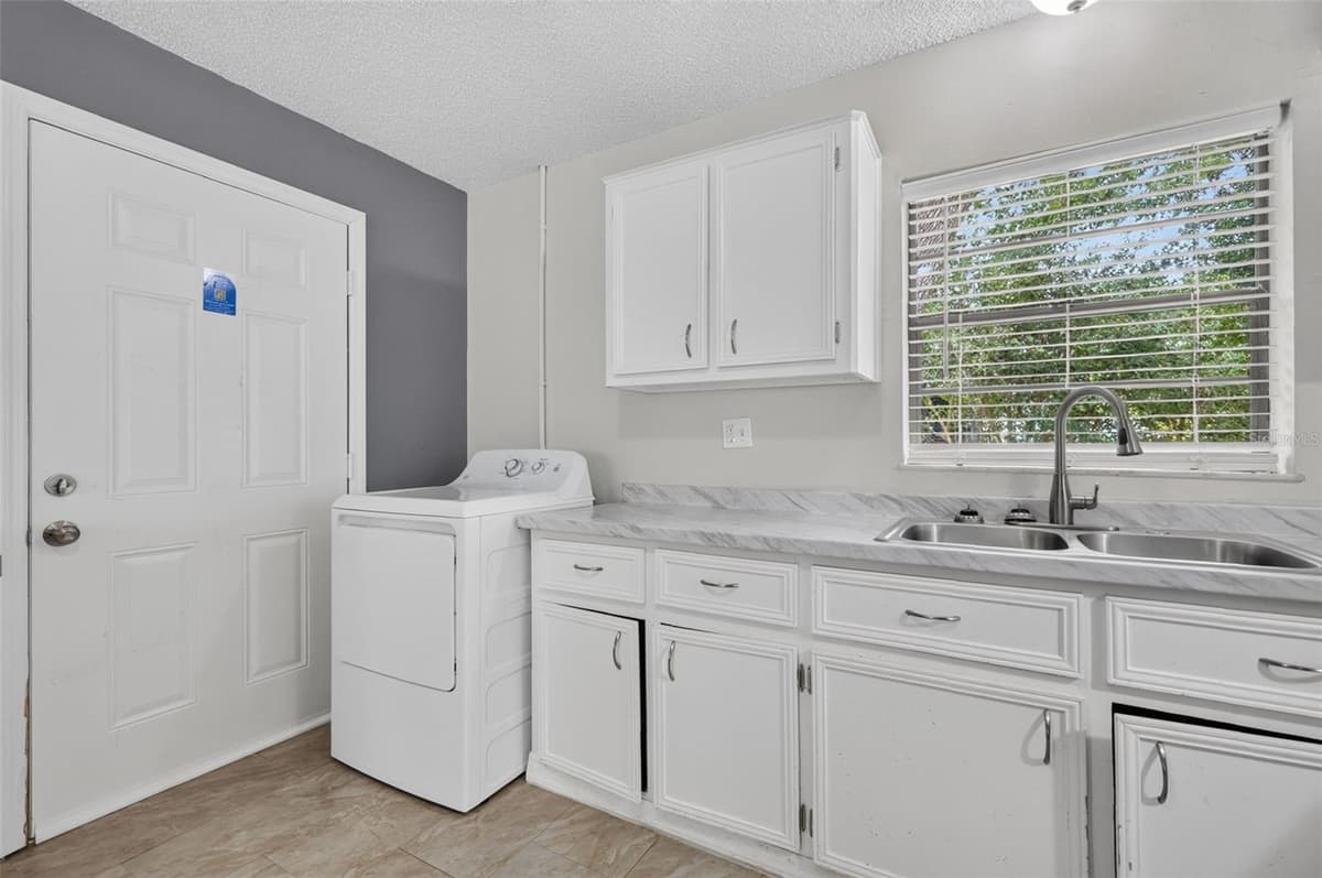 1454 HOWARD STREET — photo 13 of 34