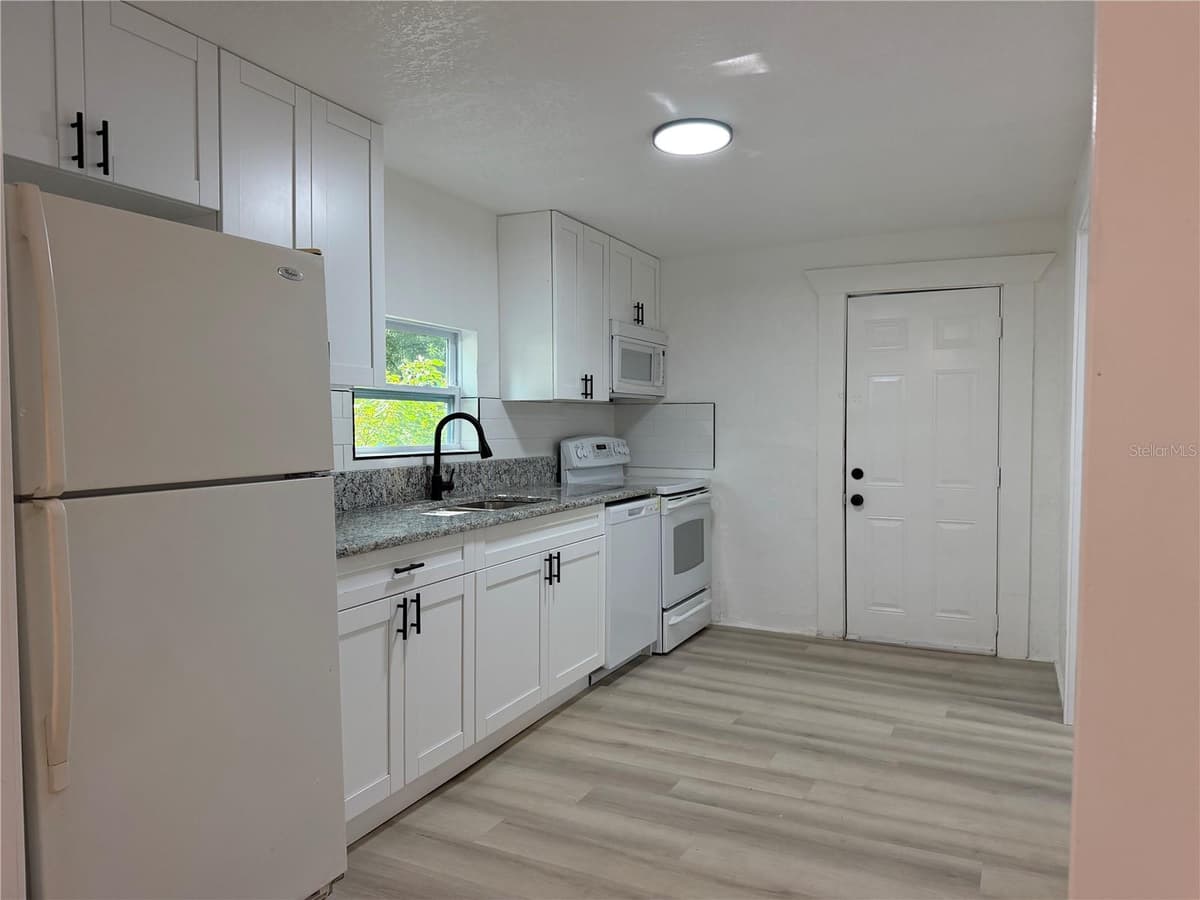 3403 LINDELL AVENUE — photo 3 of 12