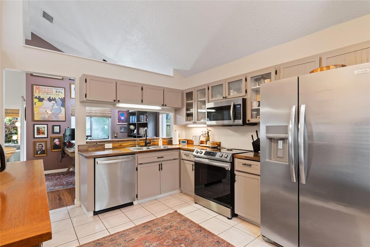3274 MONTROSE CIRCLE — photo 9 of 25