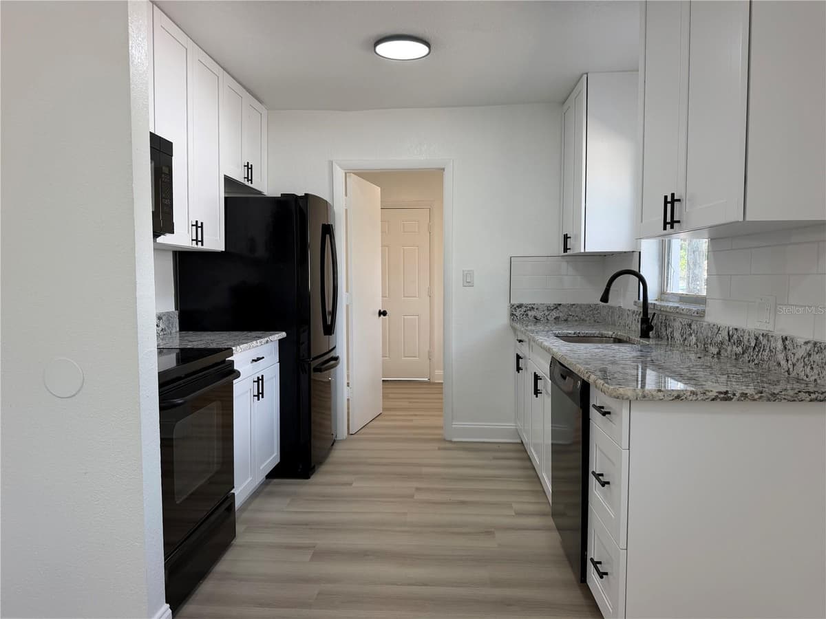 1705 BIRD STREET — photo 4 of 17