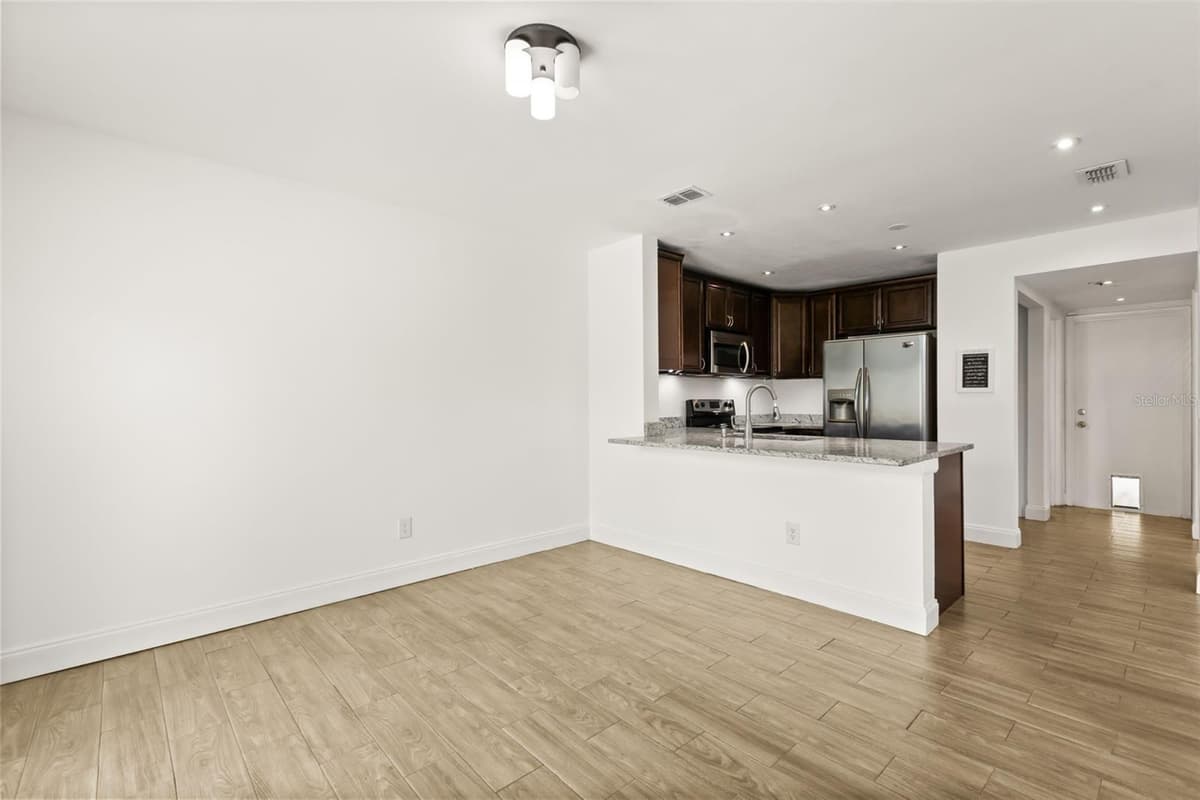 3109 BRIDGEFORD DRIVE — photo 11 of 43