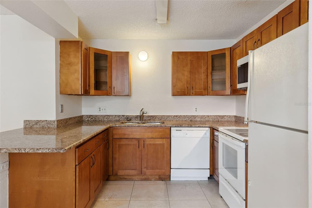 457 HEMLOCK STREET — photo 12 of 25