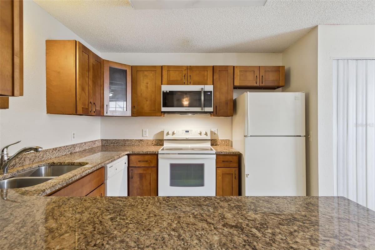 457 HEMLOCK STREET — photo 13 of 25