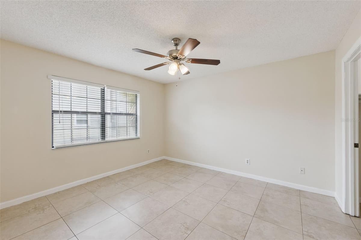 457 HEMLOCK STREET — photo 9 of 25