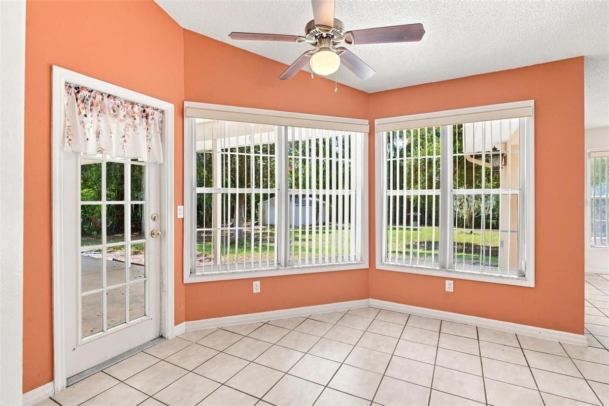 742 WOODVIEW DRIVE — photo 15 of 46