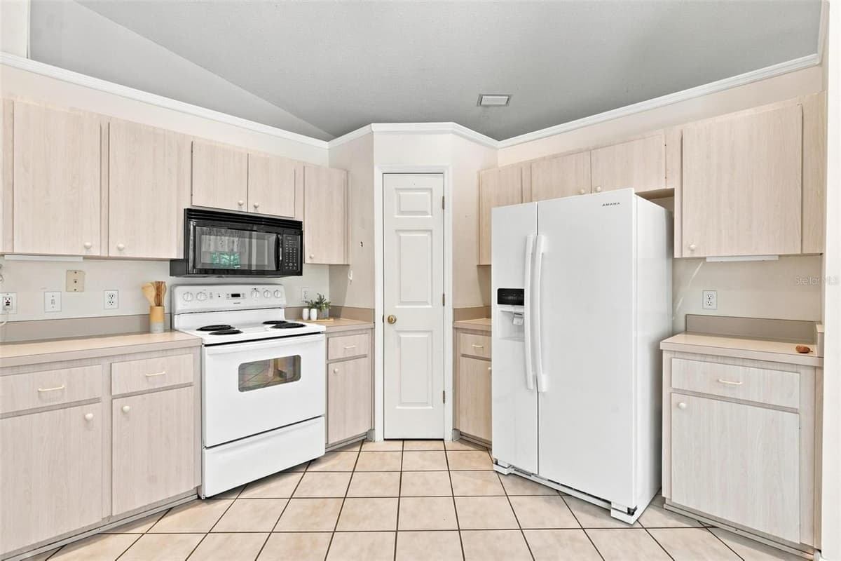 742 WOODVIEW DRIVE — photo 11 of 46