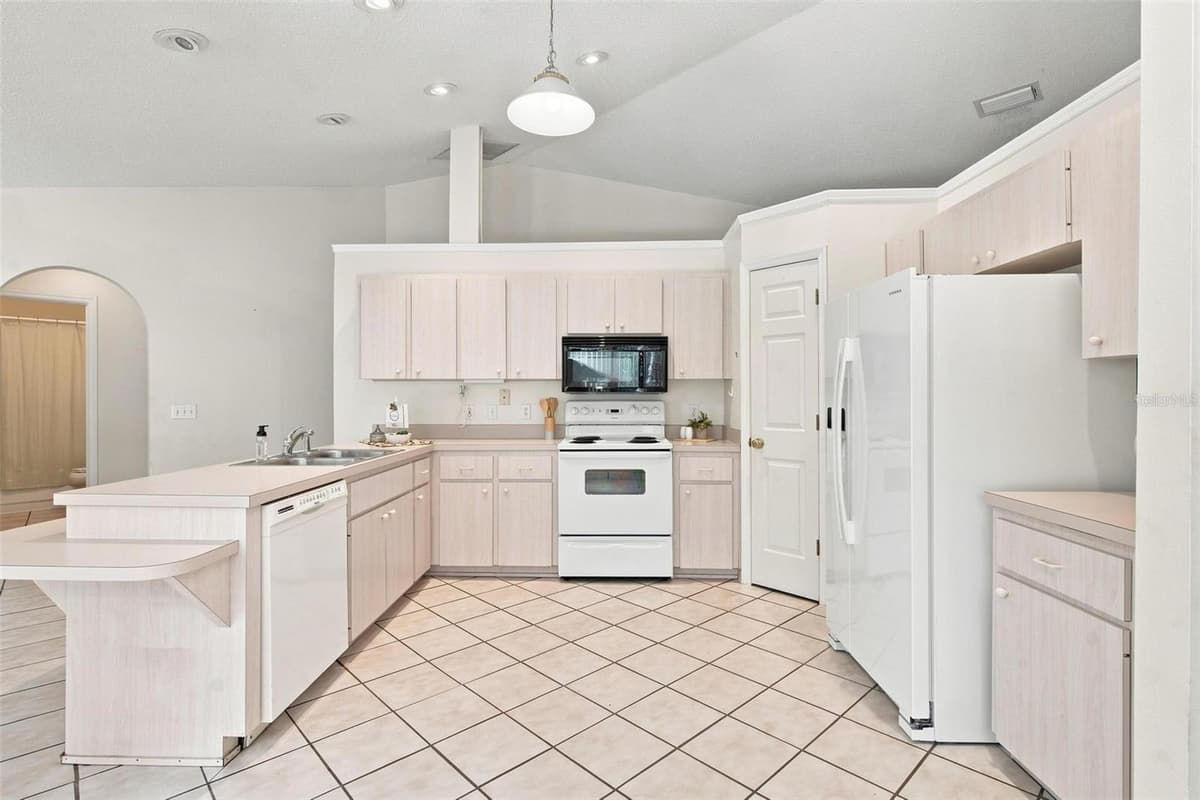 742 WOODVIEW DRIVE — photo 9 of 46