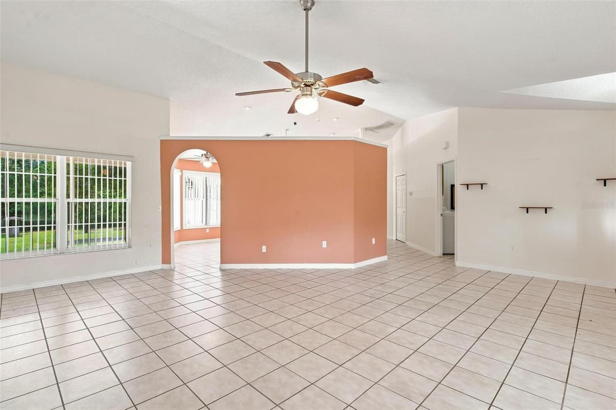 742 WOODVIEW DRIVE — photo 7 of 46