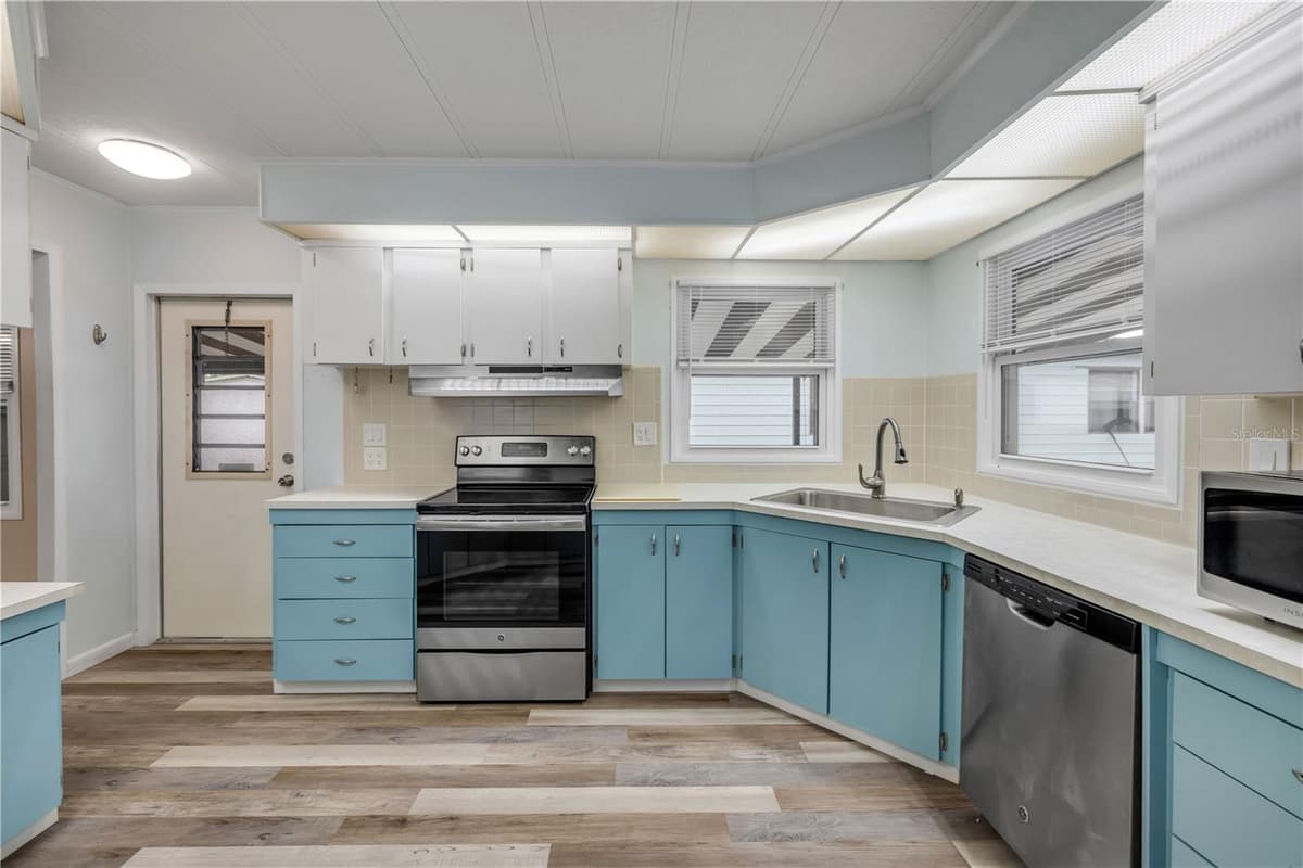 130 PINE STREET — photo 24 of 55