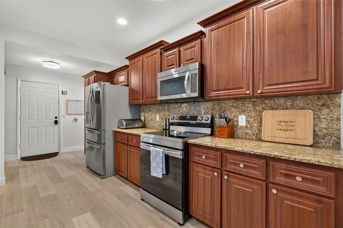 4334 DOTTIE COURT — photo 17 of 63