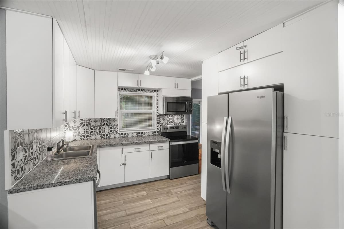 1663 SAN MATEO DRIVE — photo 3 of 28