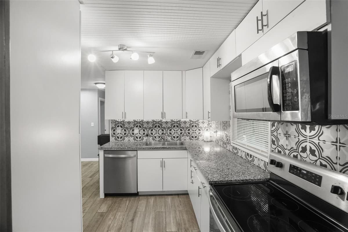 1663 SAN MATEO DRIVE — photo 4 of 28