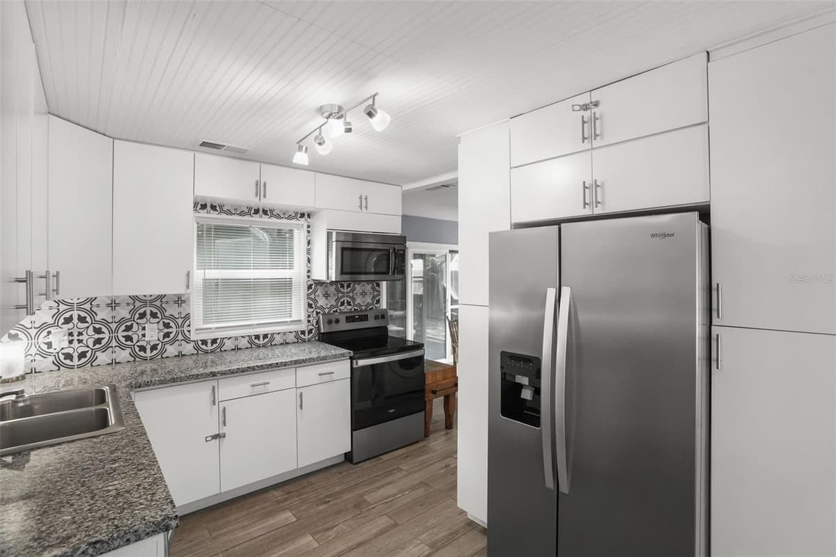 1663 SAN MATEO DRIVE — photo 10 of 28