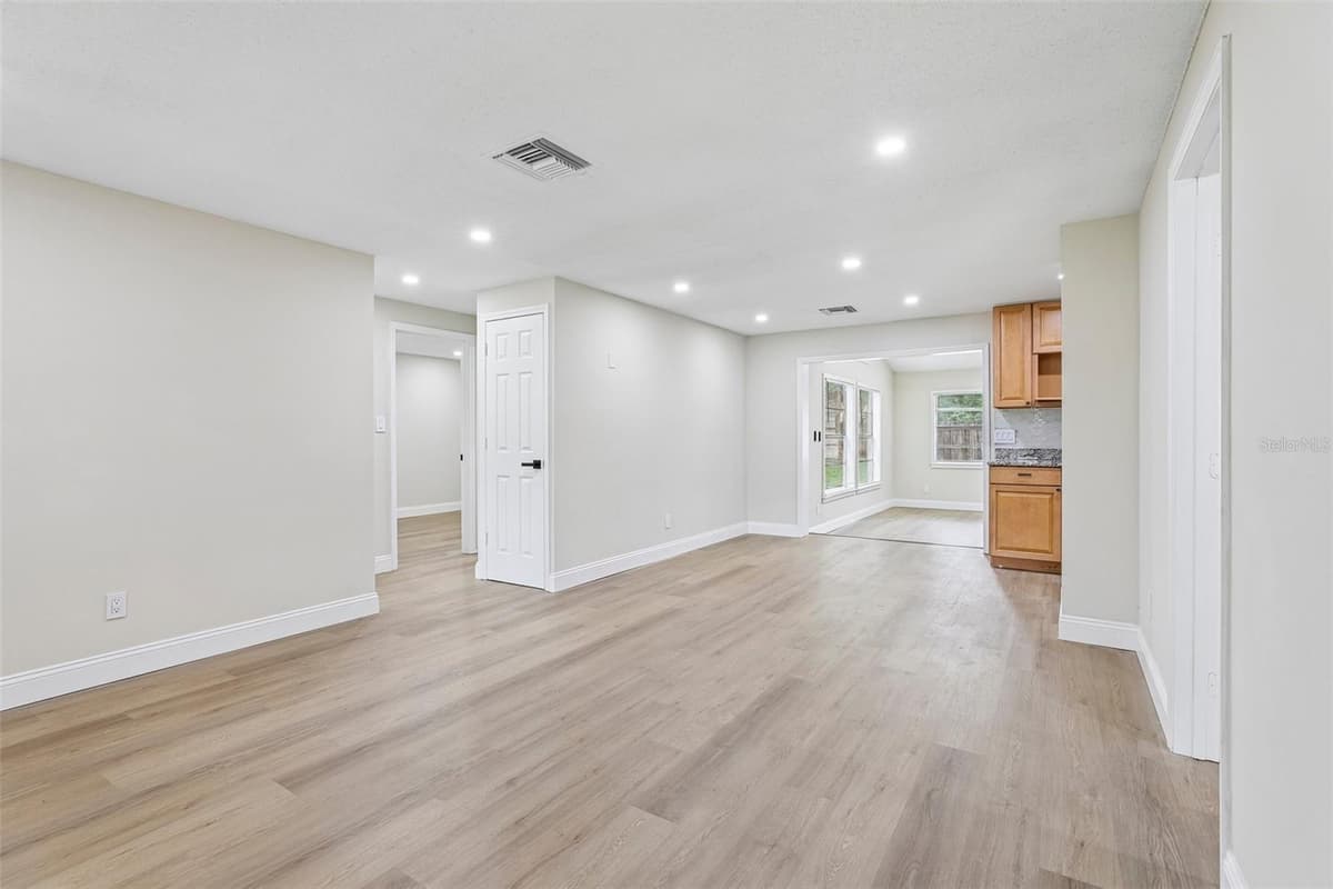 518 LAVON DRIVE — photo 3 of 37