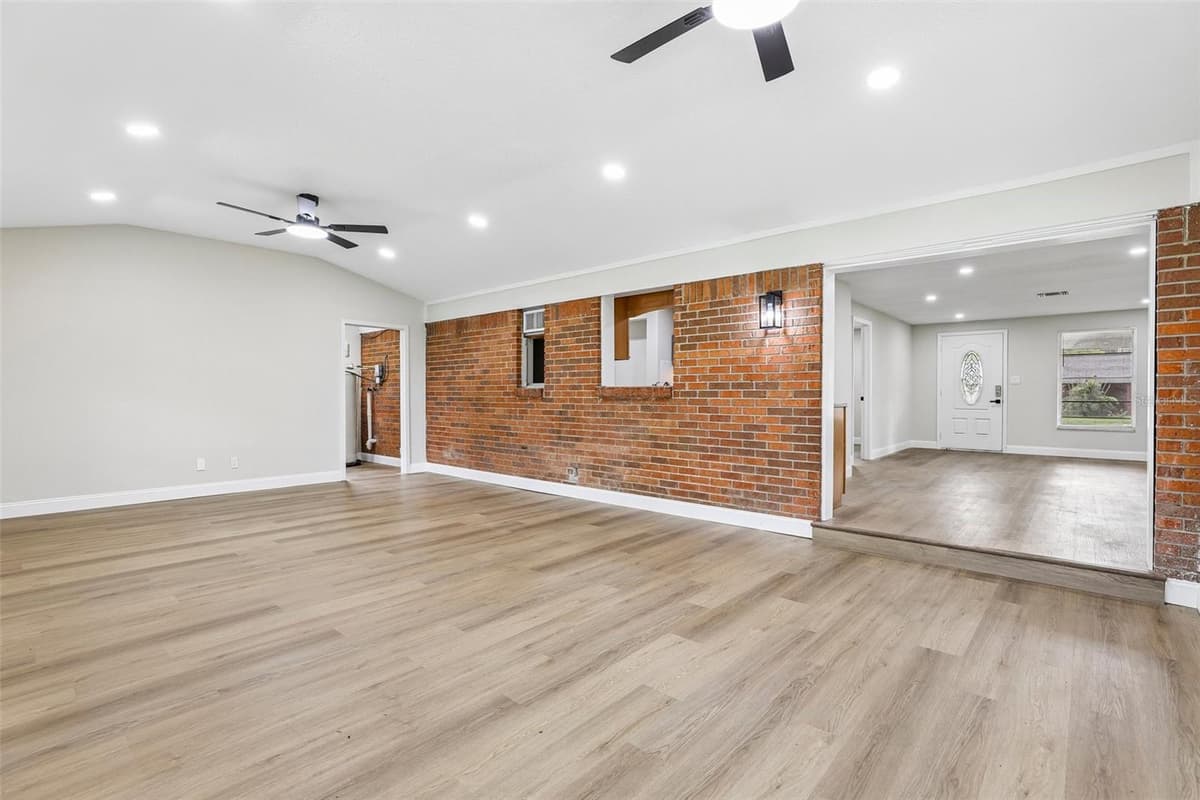 518 LAVON DRIVE — photo 5 of 37
