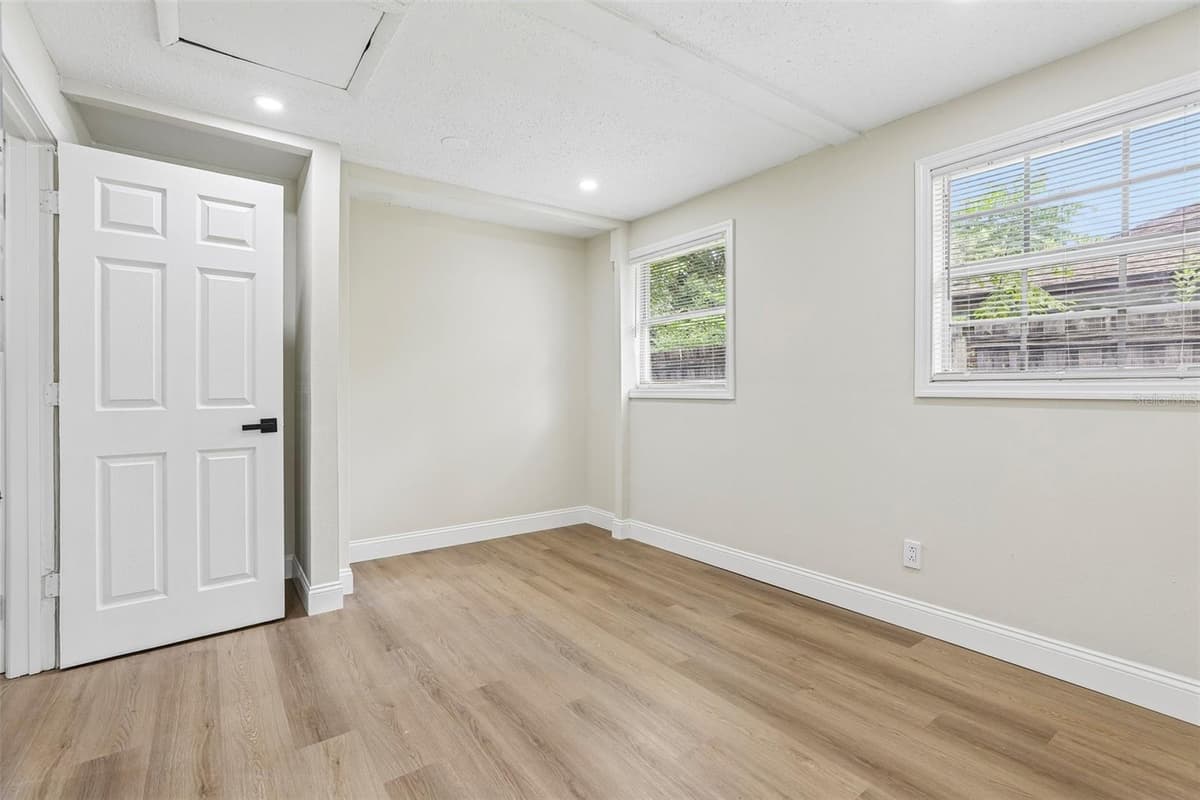 518 LAVON DRIVE — photo 36 of 37