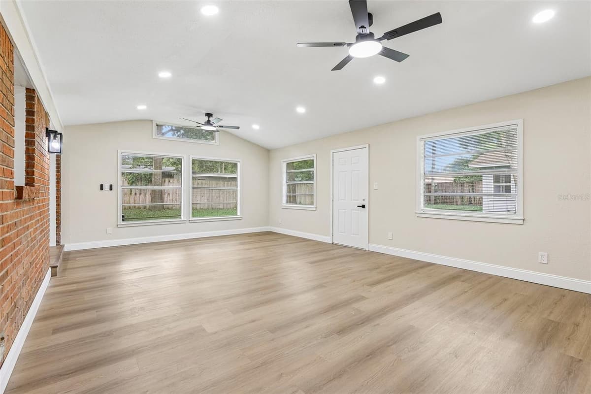 518 LAVON DRIVE — photo 33 of 37