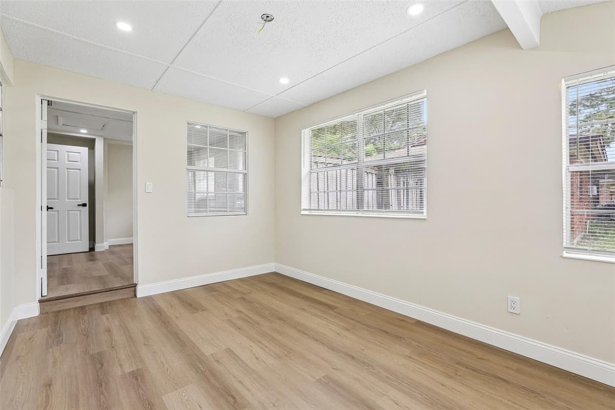 518 LAVON DRIVE — photo 14 of 37