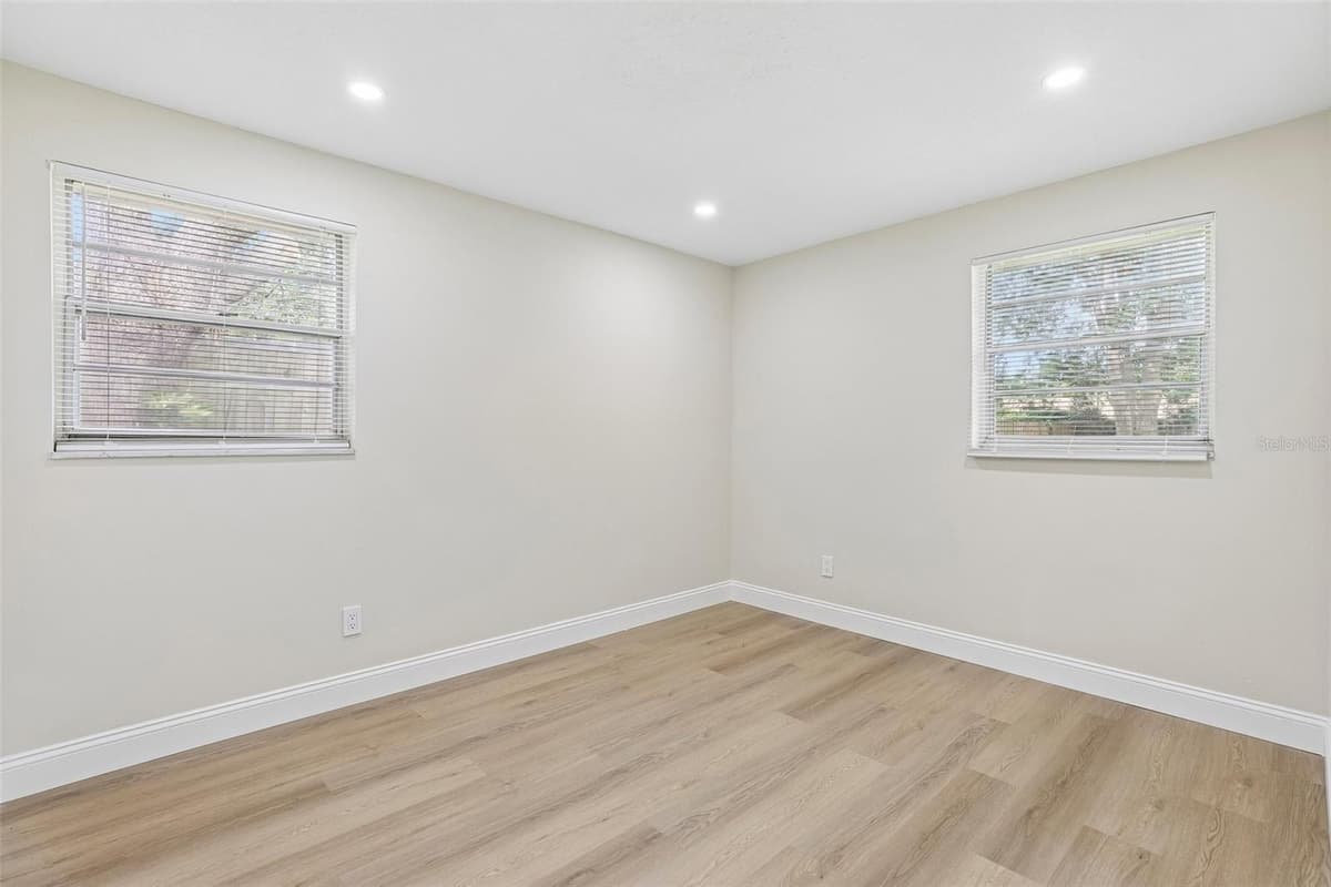 518 LAVON DRIVE — photo 17 of 37