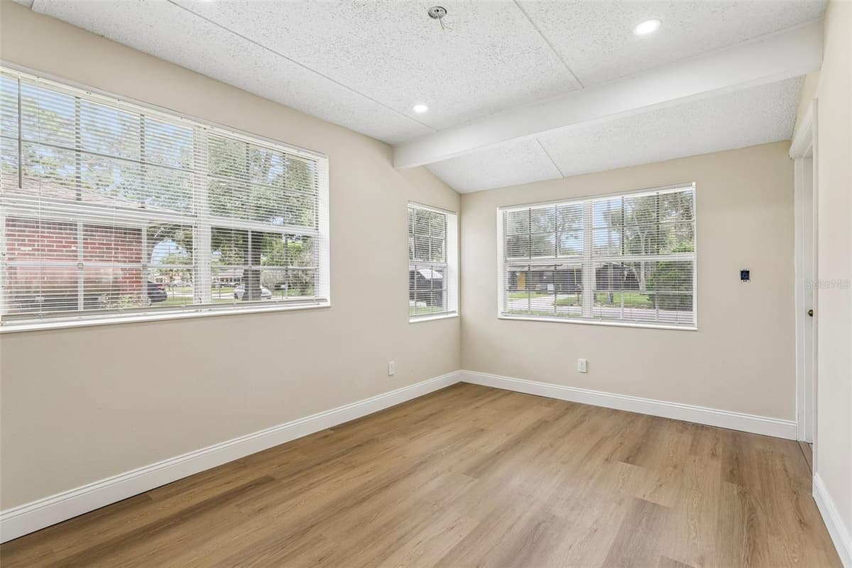 518 LAVON DRIVE — photo 35 of 37