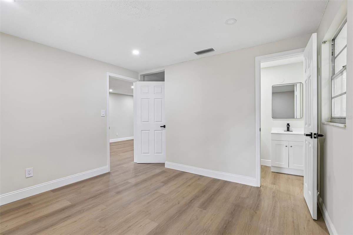 518 LAVON DRIVE — photo 10 of 37