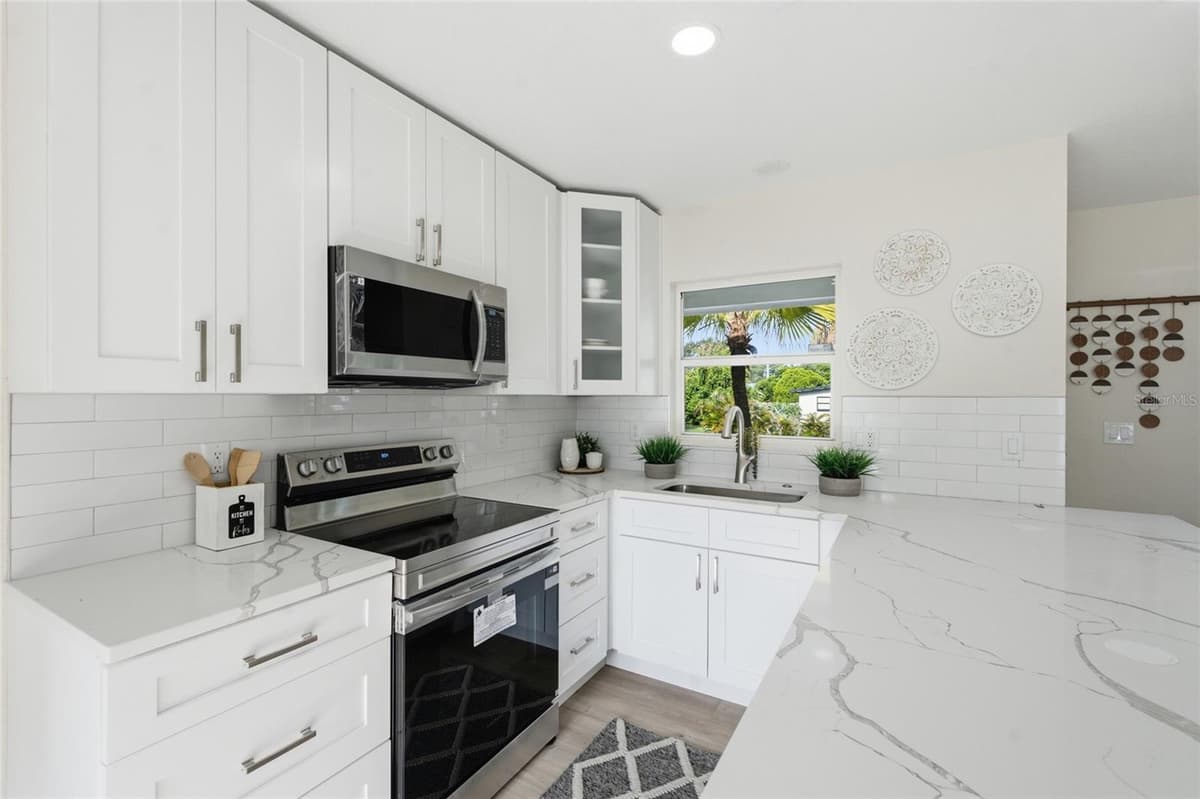 1060 JACKSON STREET — photo 10 of 34
