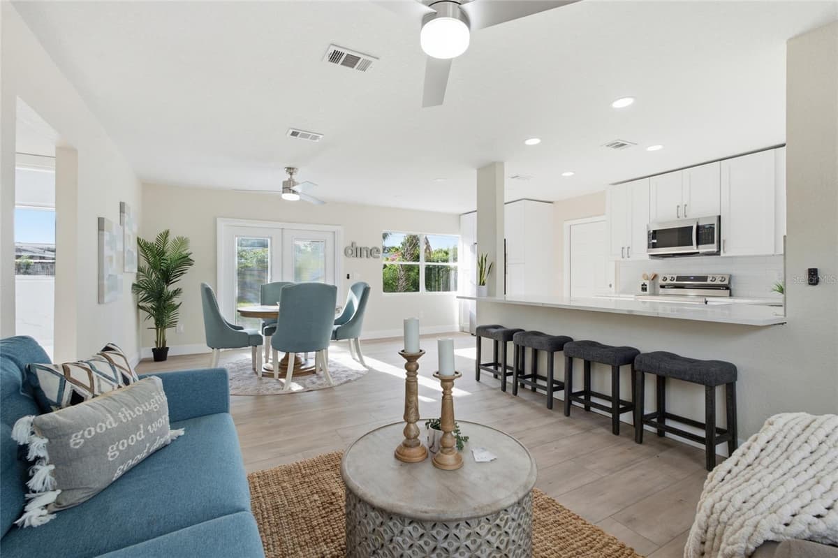 1060 JACKSON STREET — photo 4 of 34