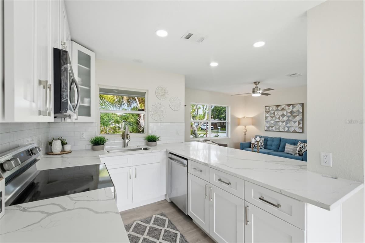 1060 JACKSON STREET — photo 13 of 34