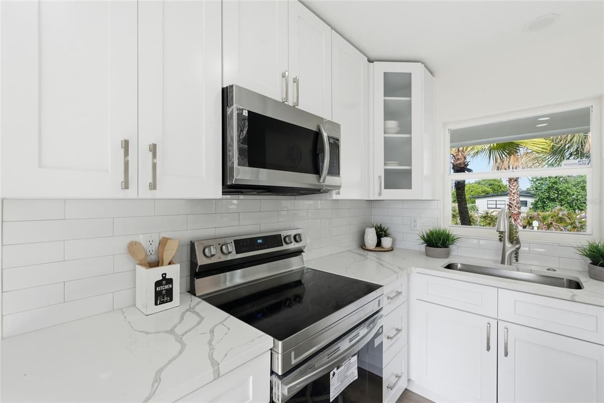 1060 JACKSON STREET — photo 11 of 34