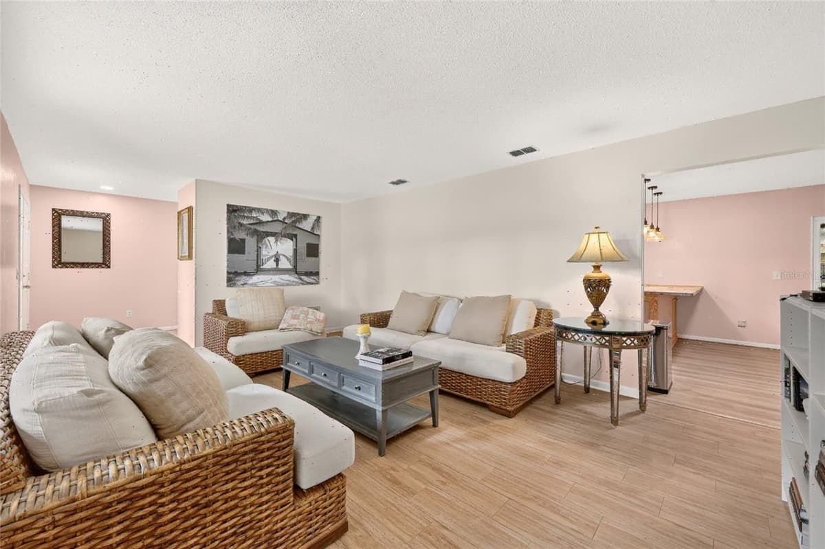 11281 CIRCLE M AVENUE — photo 11 of 67